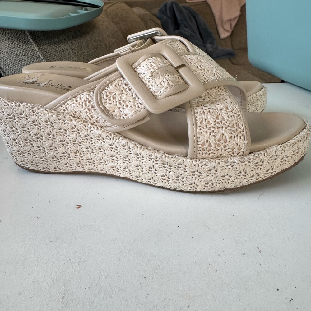 Seychelles Women's Tan Buckle Sandals - Picture 2 of 3
